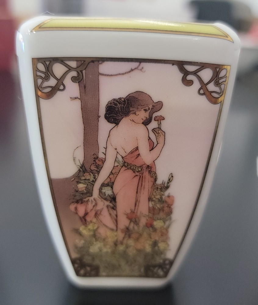 Goebel Mini Vases 4 W/ Two Mini Plates