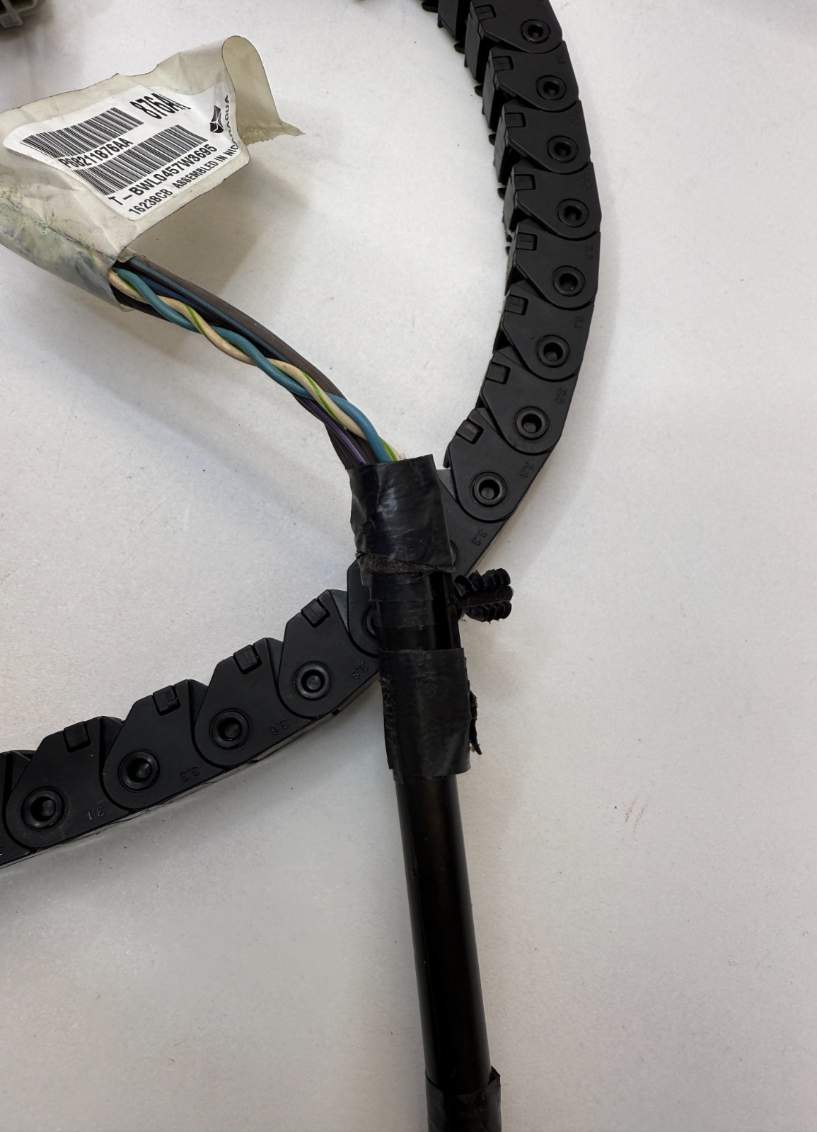 68211876AA OEM MOPAR 13-14 Routan Sliding Door Right Wire Track TESTED