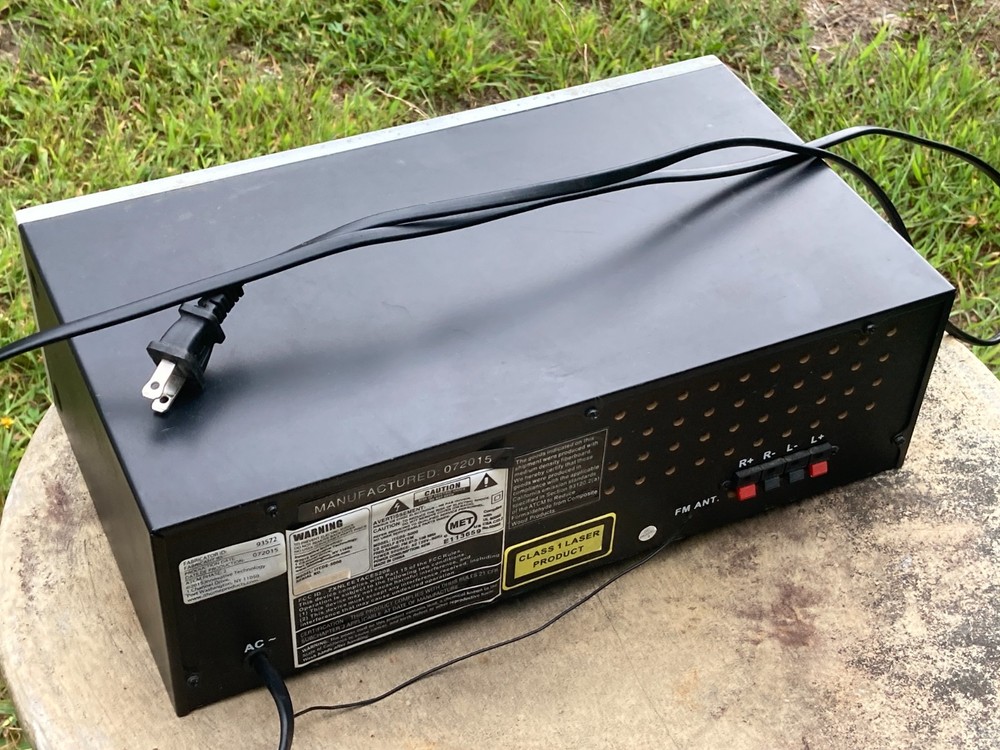 2015 Innovative Technology Bluetooth Compact Disk AM FM Stereo Player