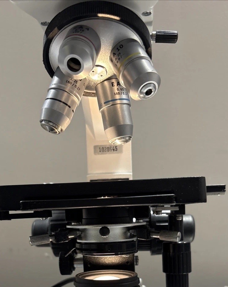 Fisher Scientific Microscope W/4 Objective Lenses EA 10 40 100 4 160/0.17 1.25