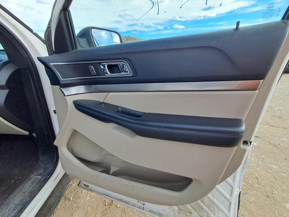 EXPLORER 2018 Front Door Trim Panel 1585863