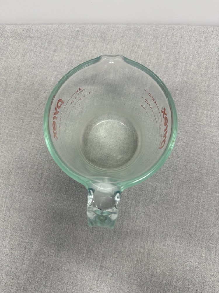 Pyrex 2 Cup Measuring Cup *Print Missing On Bottom*
