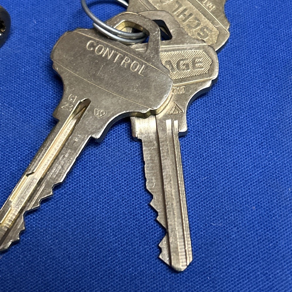New Schlage Silver interchangeable core with 3 C123 keys one is control