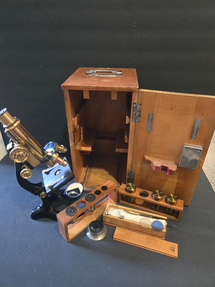 RARE 1913 GERMAN E. LEITZ WETZLAR MICROSCOPE W/ MATCH CASE WORKING # 163764