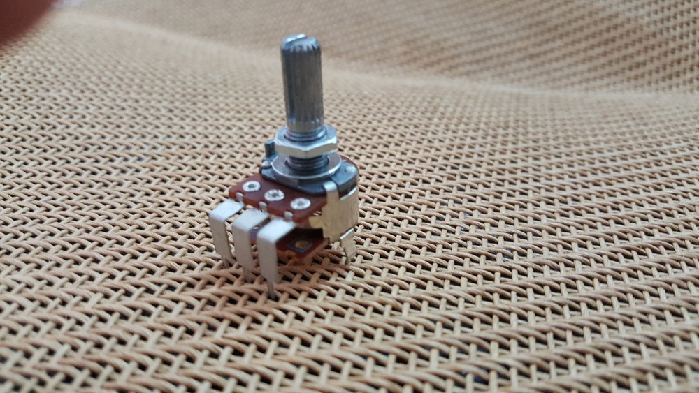 Mini B-10k Potentiometer Rotary Taper 10K PCB Solder Type Split Shaft