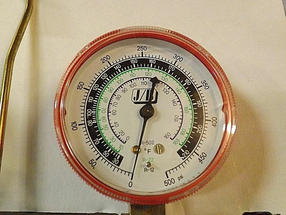 J/B CHARGING & TESTING 4 VALVE MANAFOLD & 4 HOSES