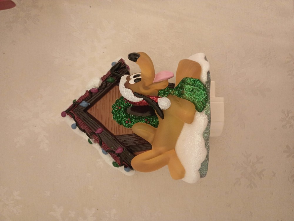 Disney Pluto & Mickey Mouse Nightlight Christmas Tree Doghouse Plug In