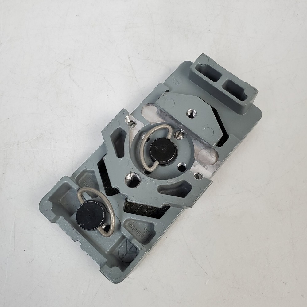 Manfrotto 030UNIV Universal Quick Release Plate for RC0-Type Heads