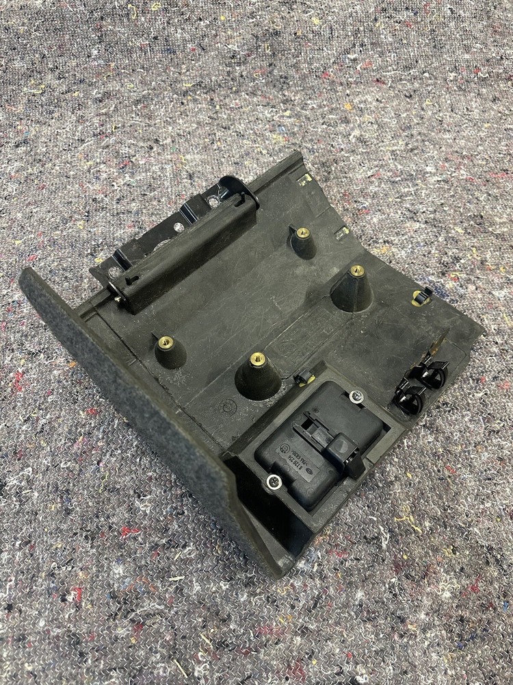 BMW E36 CONVERTIBLE CD CHANGER BOOT HOLDER WITH HANDLE 8120256