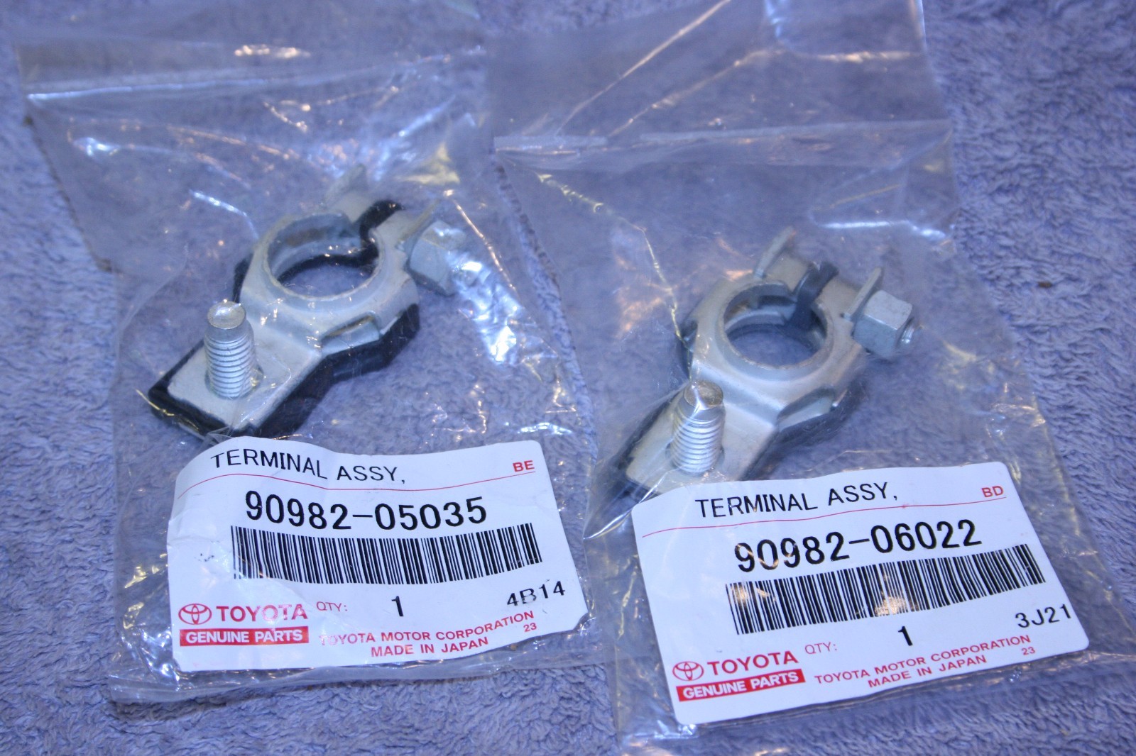 90982-05035 & 90982-06022 Battery Terminals with (2) nuts - Genuine Toyota