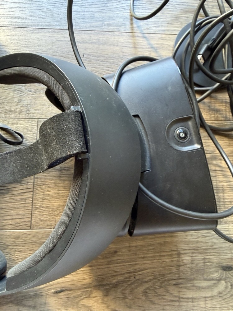 UNTESTED/AS IS Lenovo Oculus Rift PC- Powered VR Gaming Headset - 4 Controllers