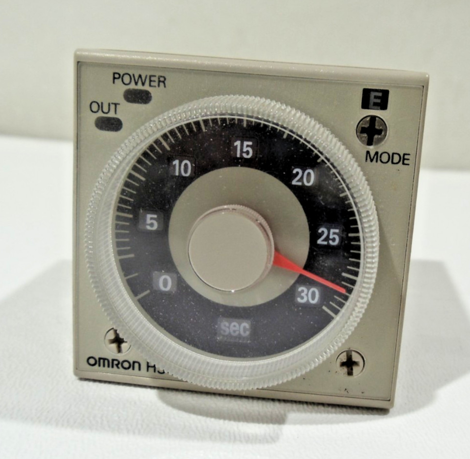 OMRON H3CR-A8 1.2 to 300h Timer