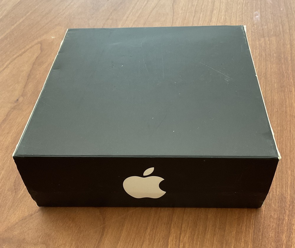 Authentic Apple i Pod box 6 NEW adapters 2005