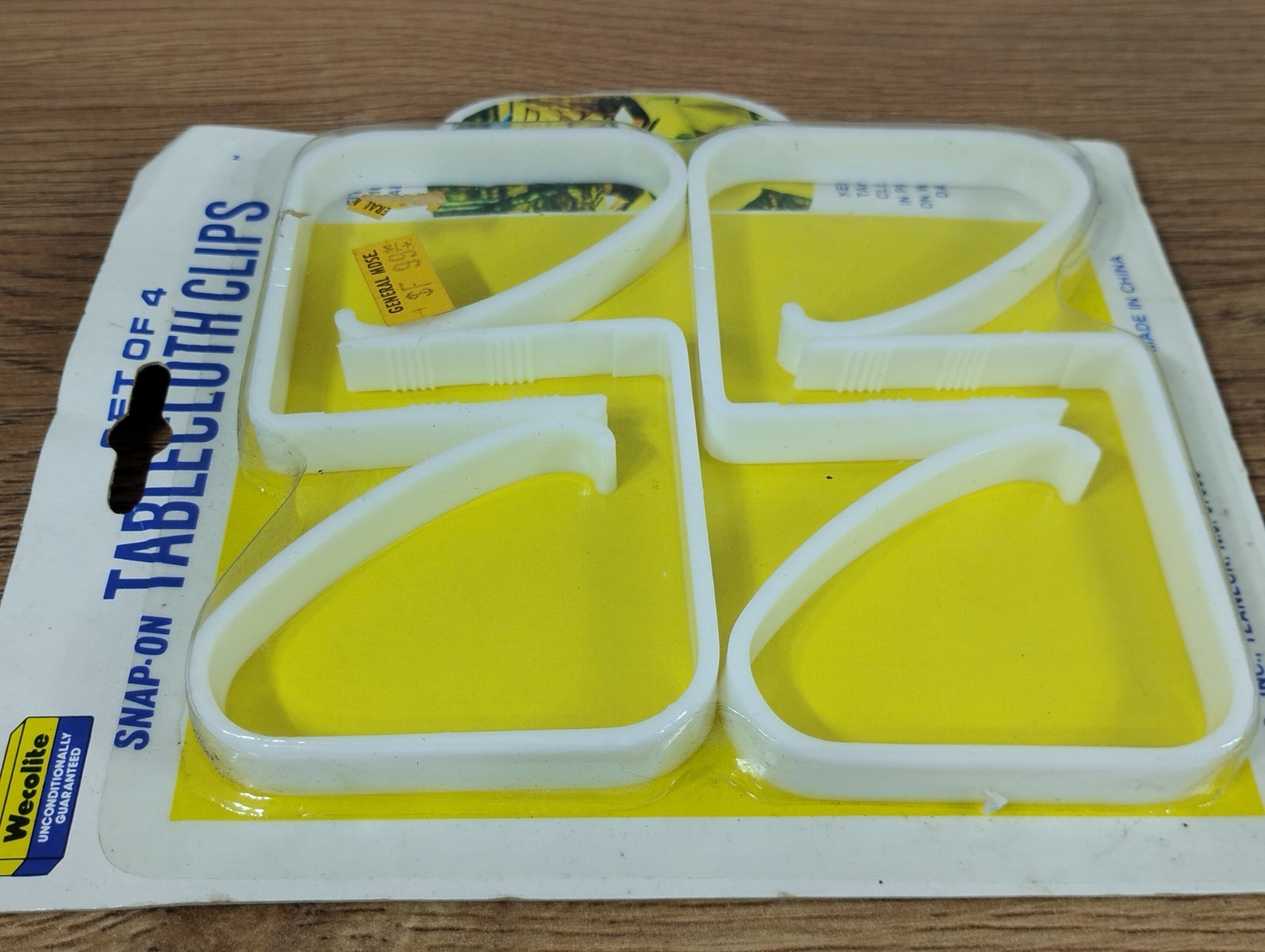 NEW WEVOLITE TABLECLOTH CLAMPS VINTAGE 80s Camping Pack of 4