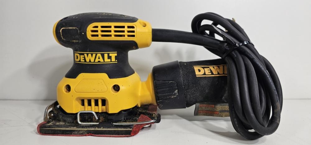Dewalt palm sander (P25019909)