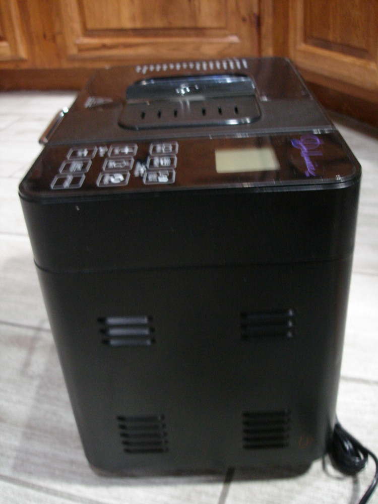 Deluxie BM8202 Black 2lb Programmable Bread Machine Maker Digital Touch