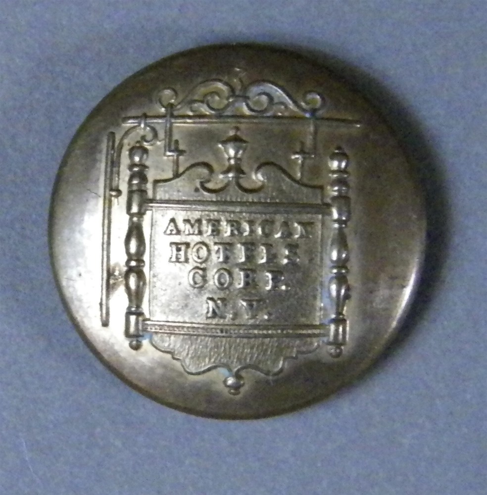 Bb AMERICAN HOTEL CORP. UNIFORM BUTTON Medium Gilt