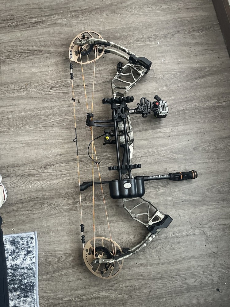 Bear Divergent eco Compound Bow