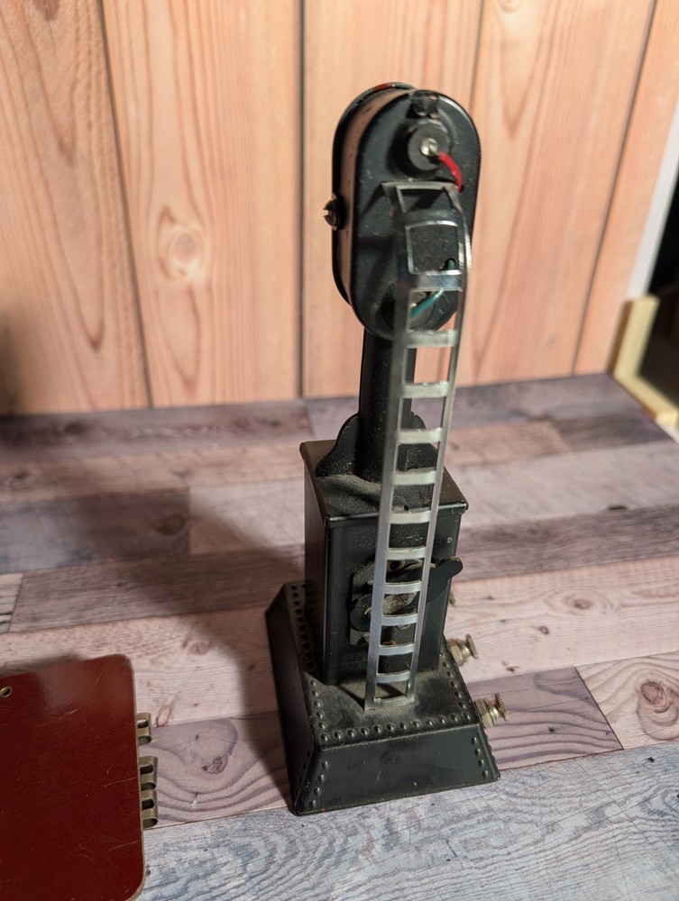 LOUIS MARX AUTOMATIC RAILROAD TRAIN SIGNAL BLOCK W CONTROL PANEL