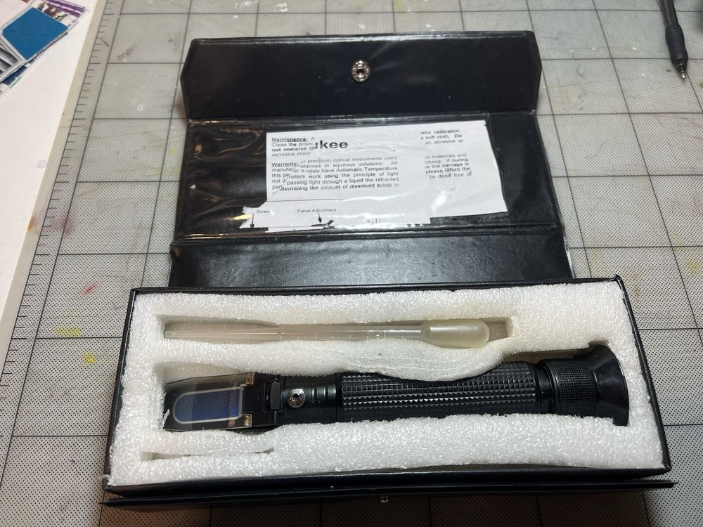 Milwaukee 0-100% Salinity REFRACTOMETER Mr100atc