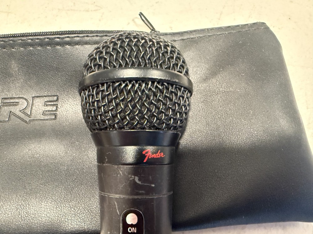 Fender P-51 Microphone in Shure Case