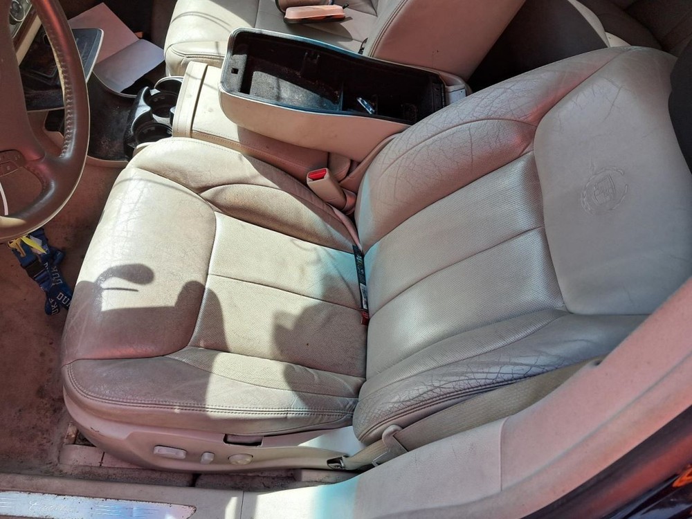 DTS 2006 Glove Box 4813610