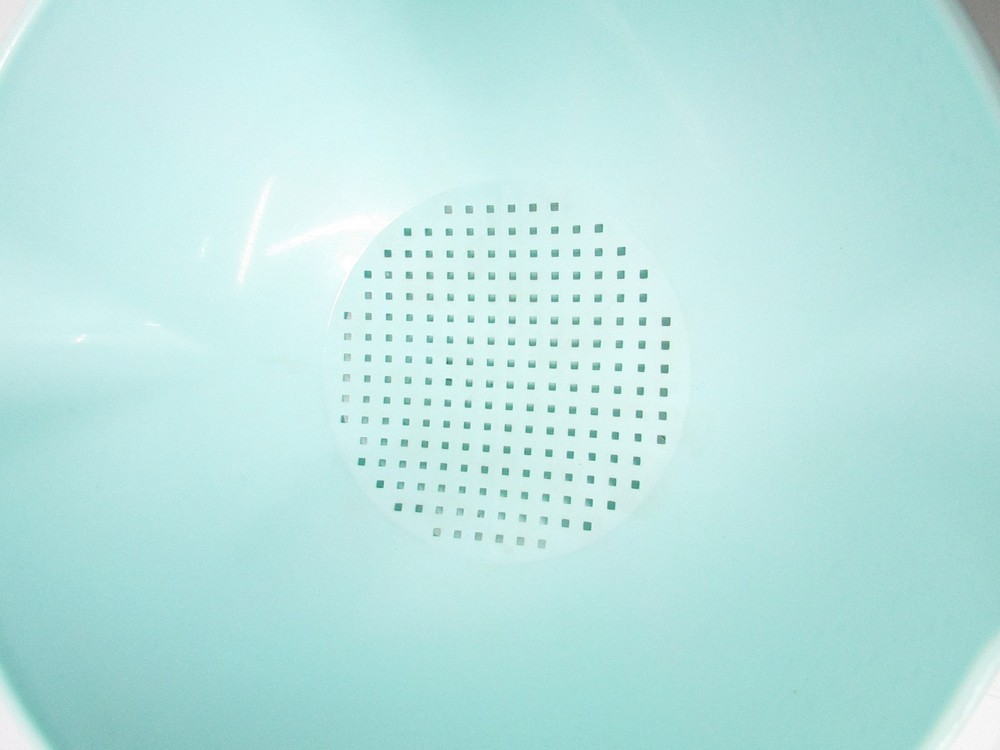 Tupperware Vintage Colander Strainer Handle 1523-4 Mint Green Plastic 8.25"