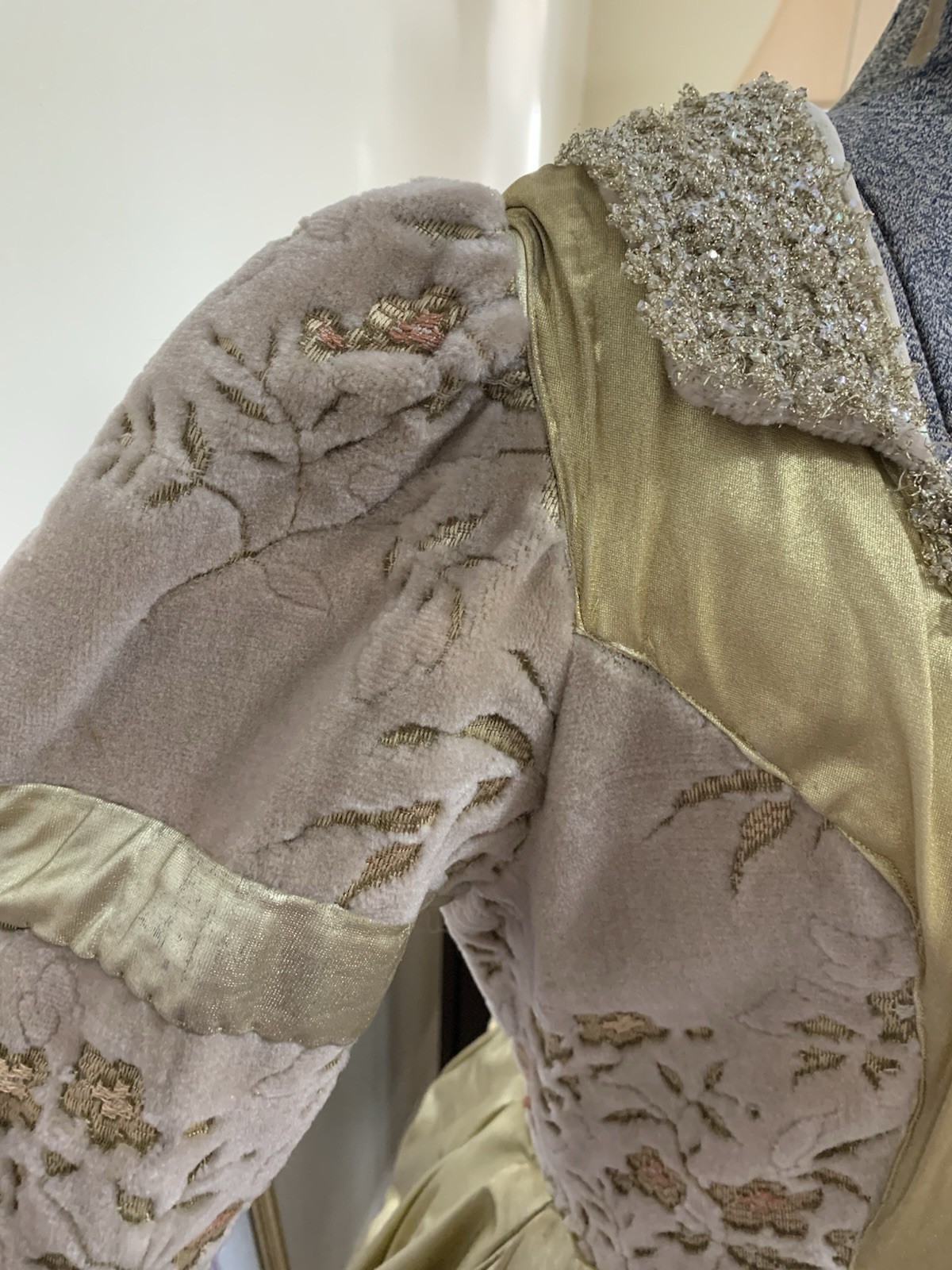 Victorian Medieval Renaissance Theater Costume Bustle Gown Size 12 (Heavy/READ)