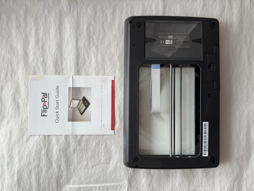 FLIP PAL Mobile Cordless Scanner MODEL 100C Portable Flatbed Scanner Complete
