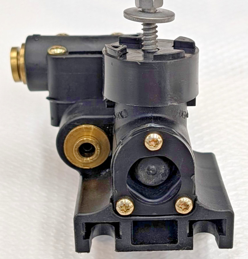 2607243C92 International Link Hadley Height Control Valve W/ Dump 2607243C93