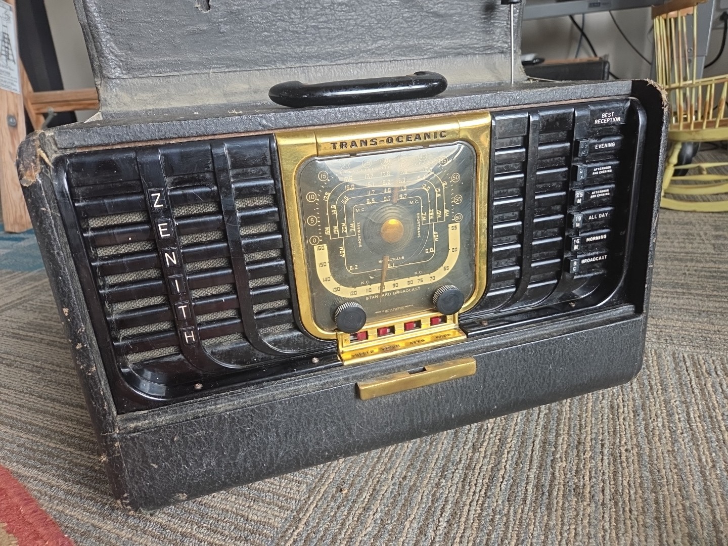 Vintage Zenith Transoceanic Radio G500 Chassis 5G40 - Turns On. For Restoration.