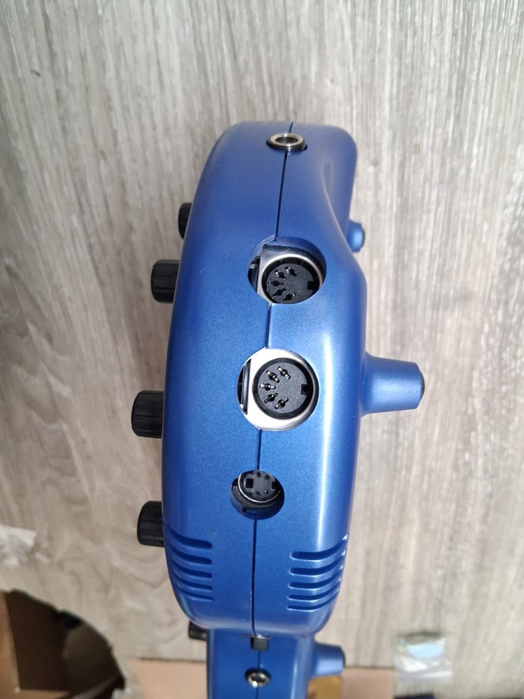 Behringer V-AMP 2 Virtual Guitar Amplifier Effects Processor w/ Footswitch & Bag