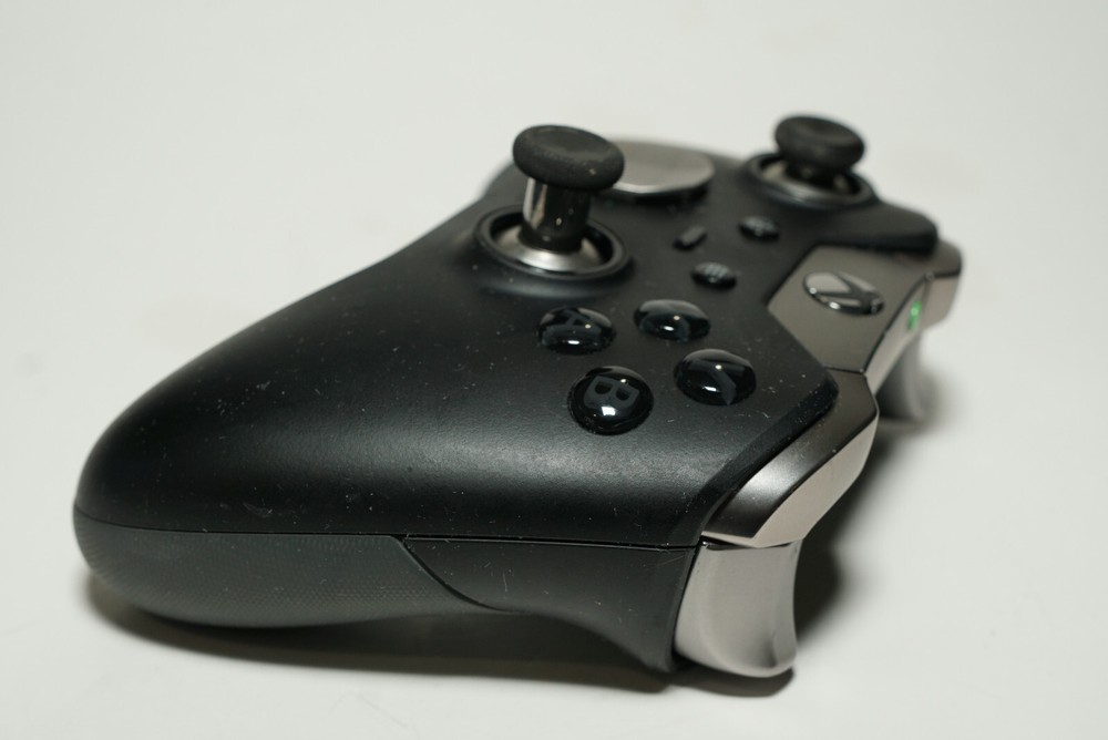 [EXEC] Microsoft Xbox One Elite 1698 Series 1 Controller Black Bluetooth Battery