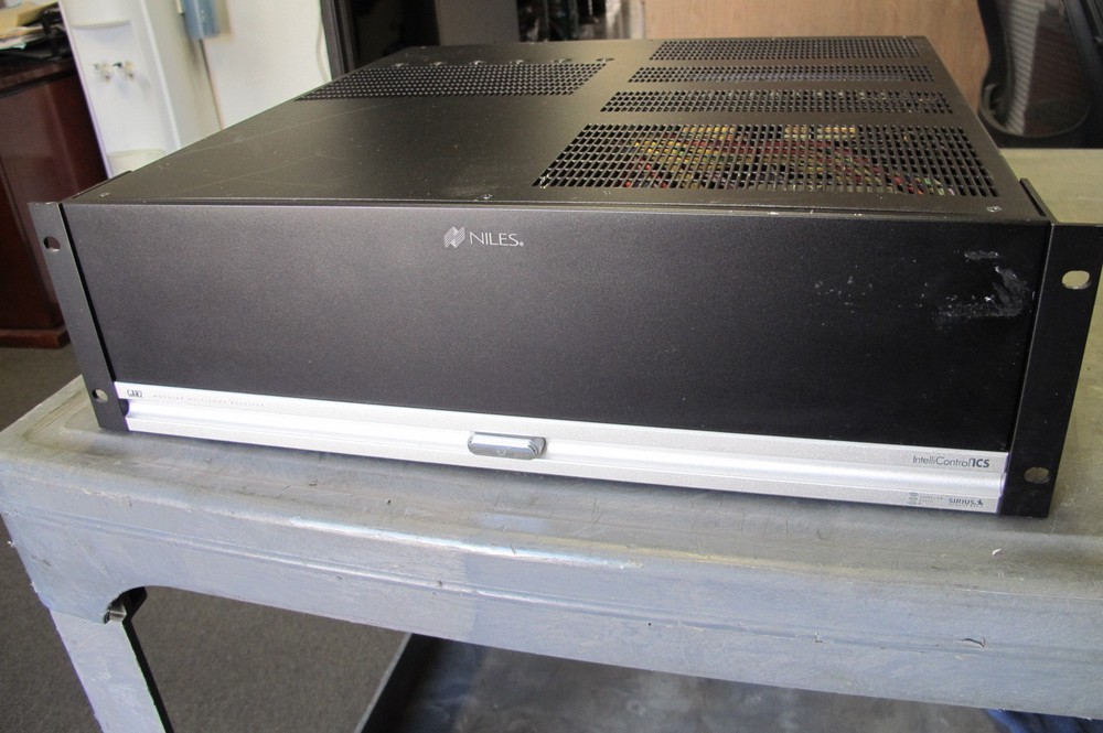 NILES GRX2 Modular Multizone Receiver (With 2 Ipod Modules)
