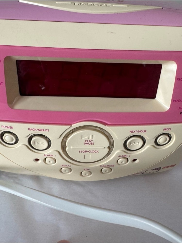 HELLO KITTY CD / Alarm Clock / Radio Player from 2008