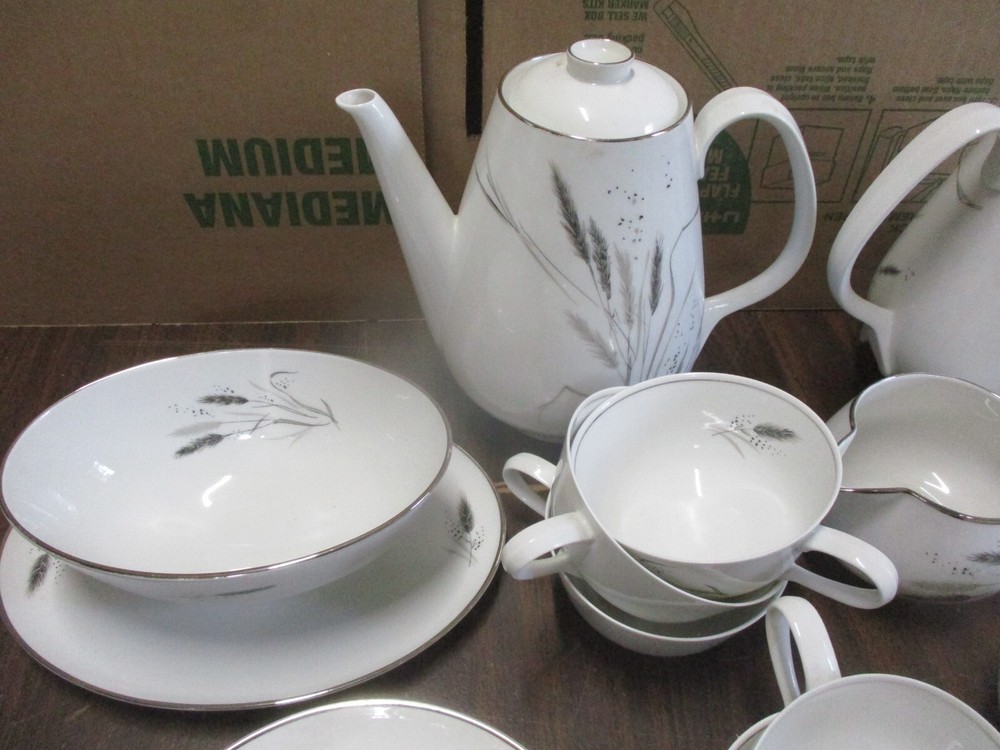 Ceres (Coupe) by EASTERLING 74 Piece Set Service for 8