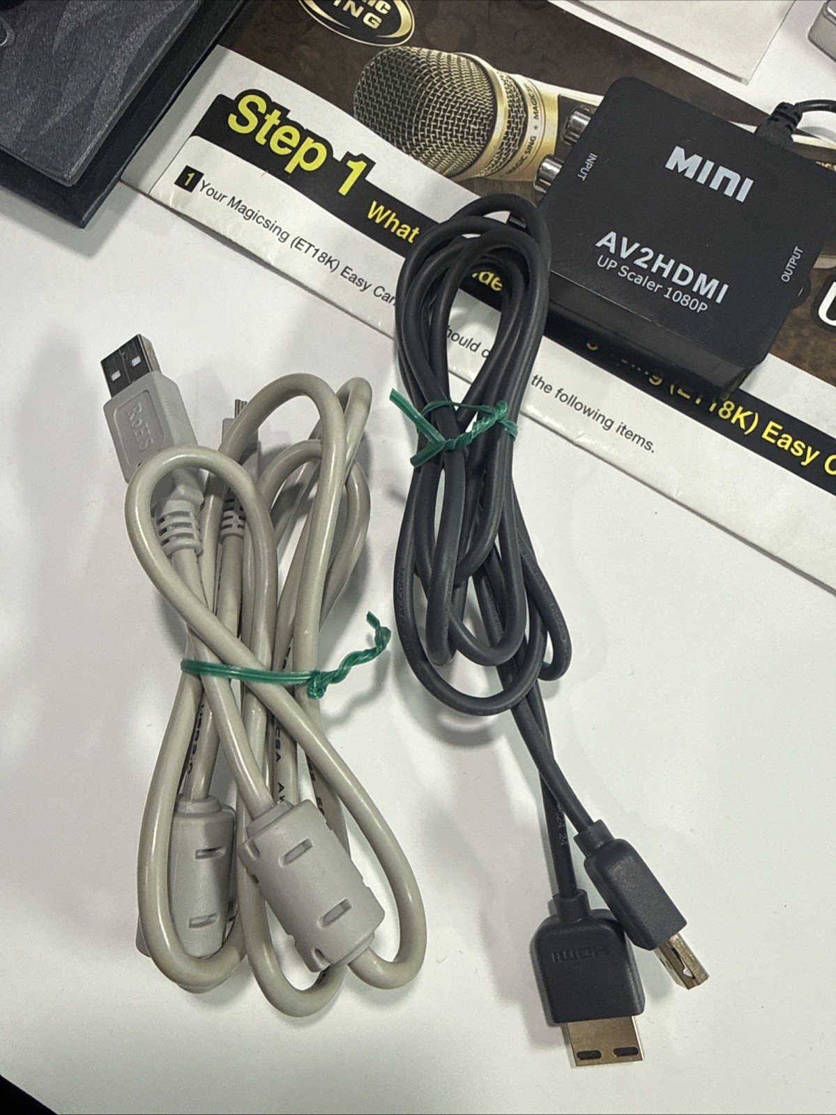 Magic Sing ET18K Karaoke w/2 Wireless Mics, Rom Discs , Dock & HDMI up Scaler