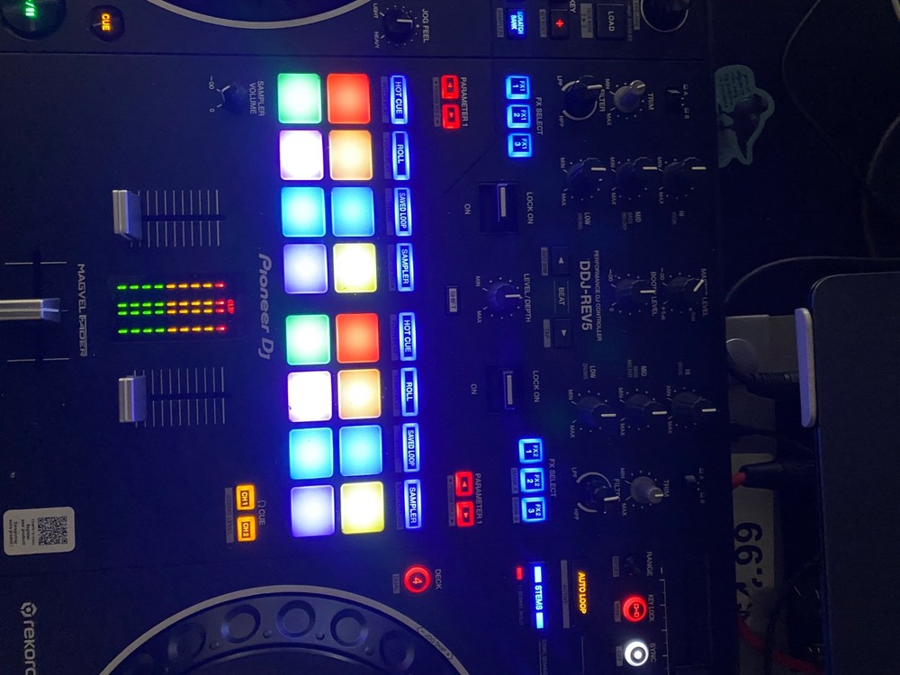Pioneer DDJ-REV5 Scratch-Style 2-Channel Performance DJ Controller