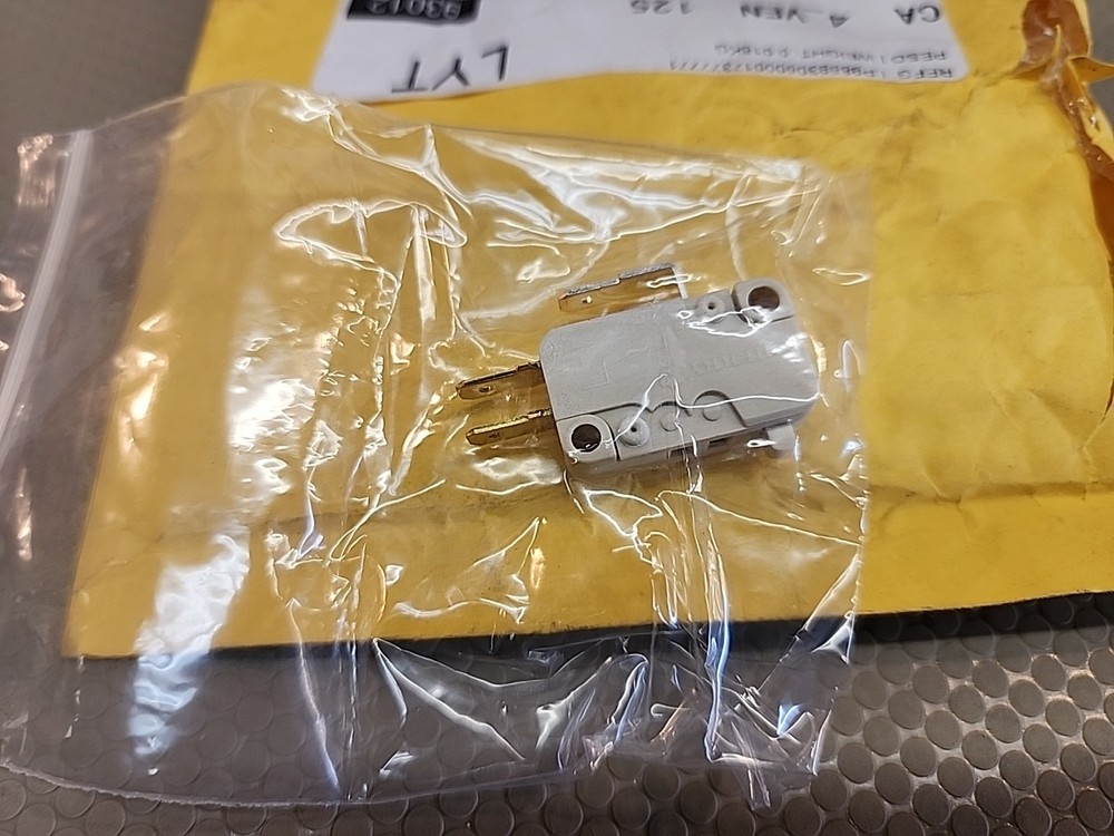 1PC CHERRY D44 CD44Y 3pin 10A 1/2HP Micro Switch