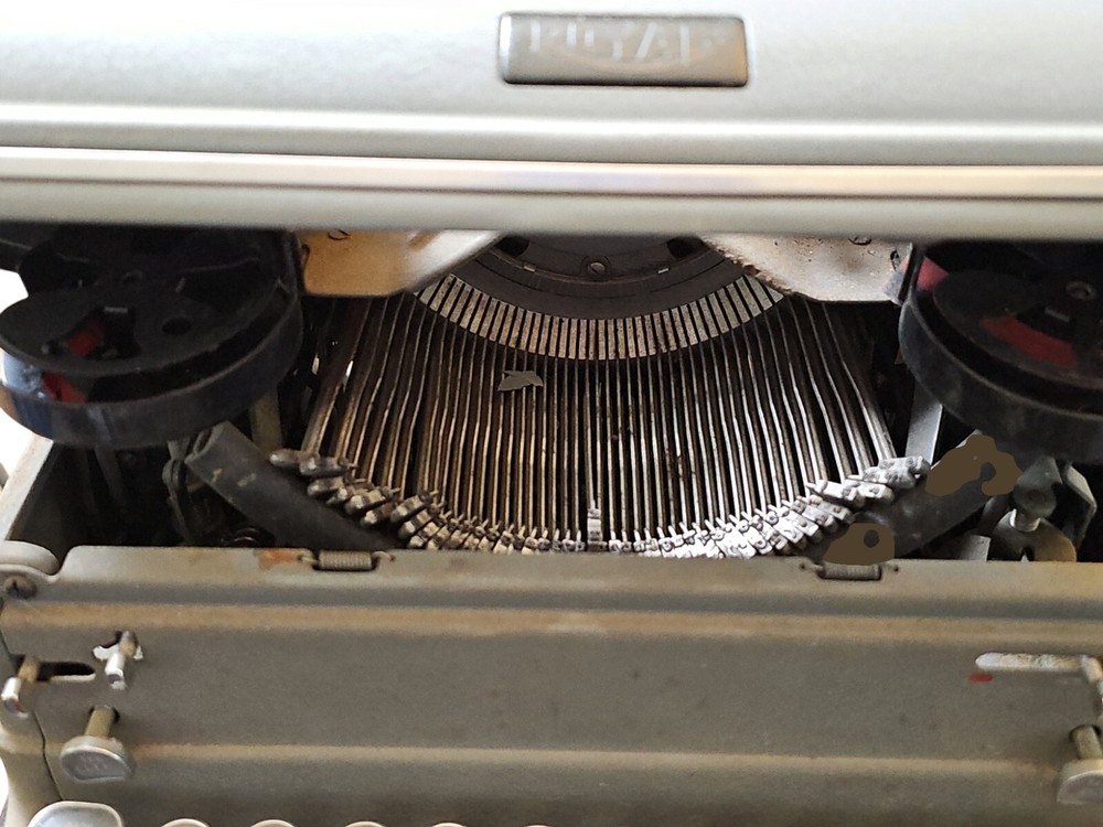 Royal Standard Desktop typewriter