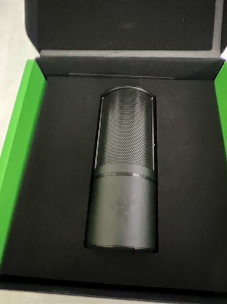 Razer Seiren X Black USB Streaming Microphone built-in Shock Mount