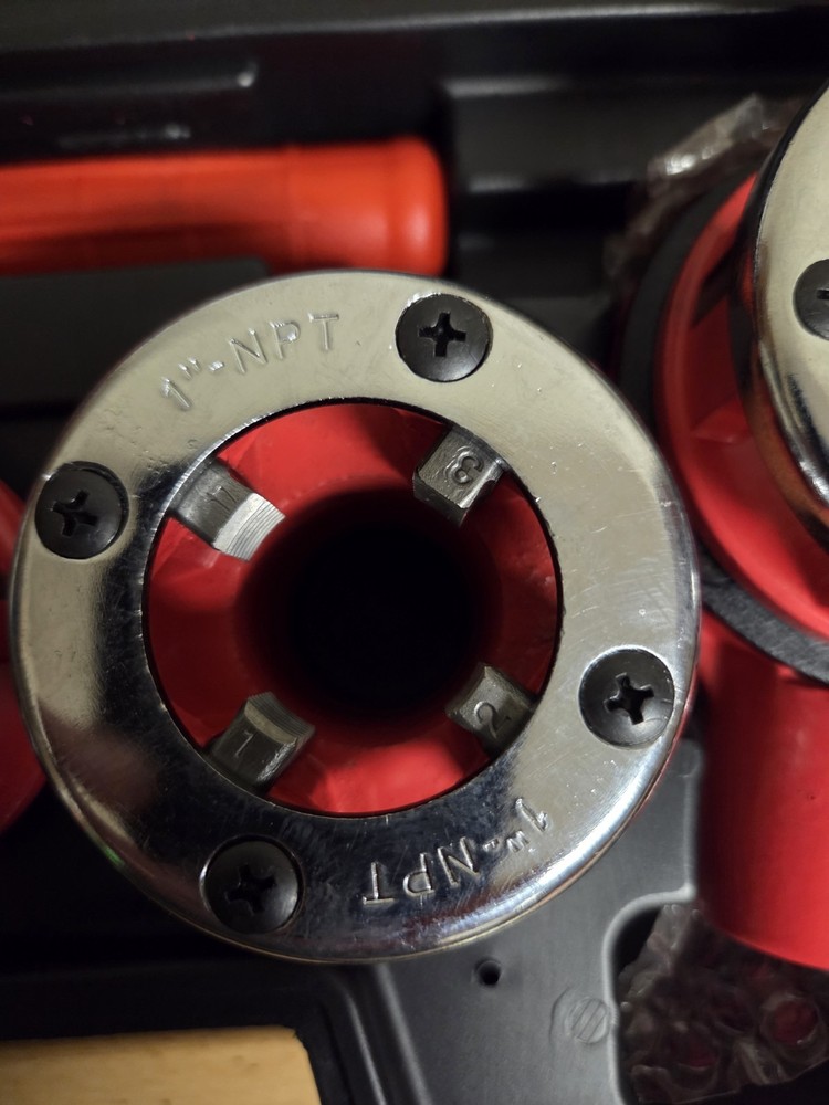 VEVOR KT1106A Manual ratcheting Pipe Threader Set