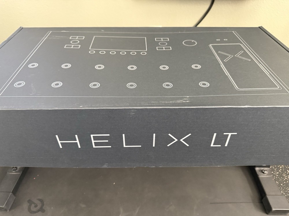 Line 6 Helix LT Guitar Multi-Effects Processor W/ Expression Pedal Excellent
