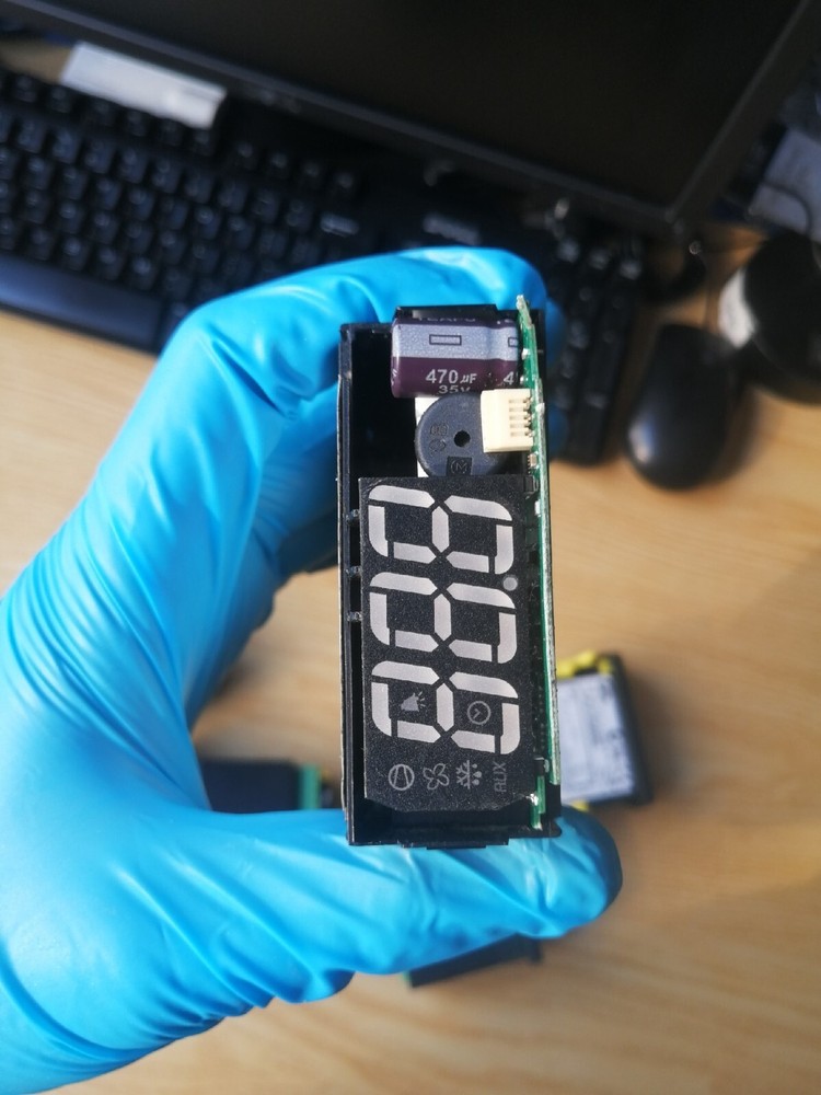 1 Pc USED CAREL PJEZC00000 Temperature Controller