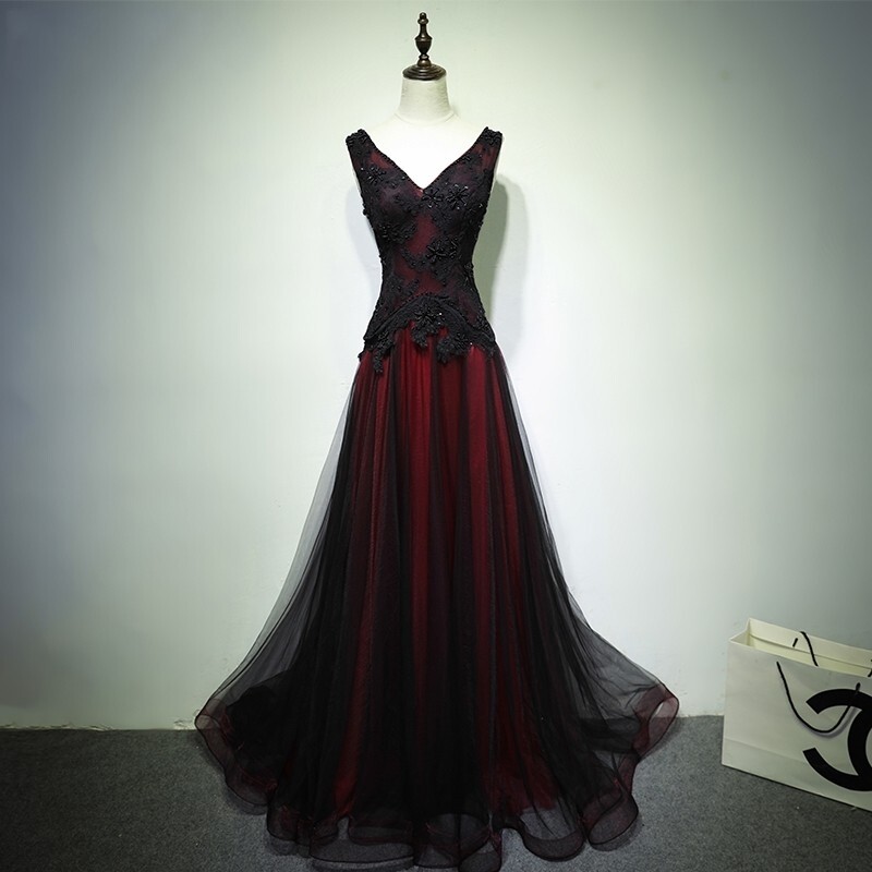 Black And Red Wedding Dresses Gothic Sleeveless V Neck Beaded Lace Bridal Gowns