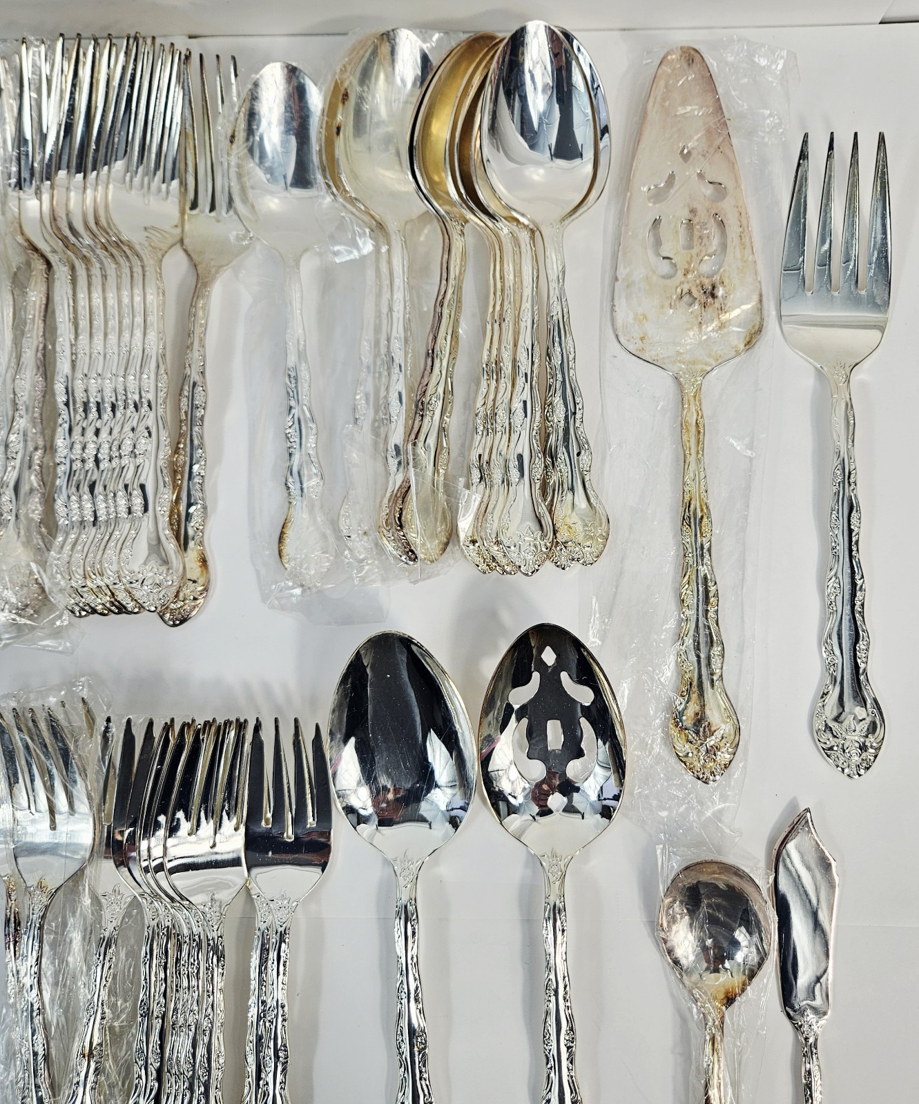 66 pc International Silverplate Abbey Rose Full Service for 12 + 6 Serving Korea