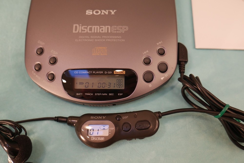 Sony D-321 Discman :: Restored :: Complete Set