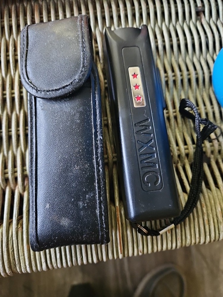 Stun Gun 916 Max Volt Rechargeable with LED Flashlight NO PLUG