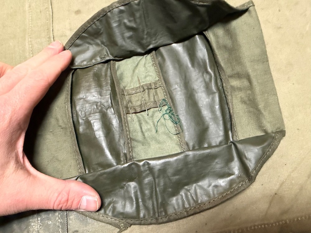 ORIGINAL WWII US ARMY INFANTRY PERSONAL SEWING KIT ROLL