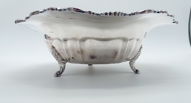 Vintage Baroque by Wallace silver-plated serving bowl, model #207